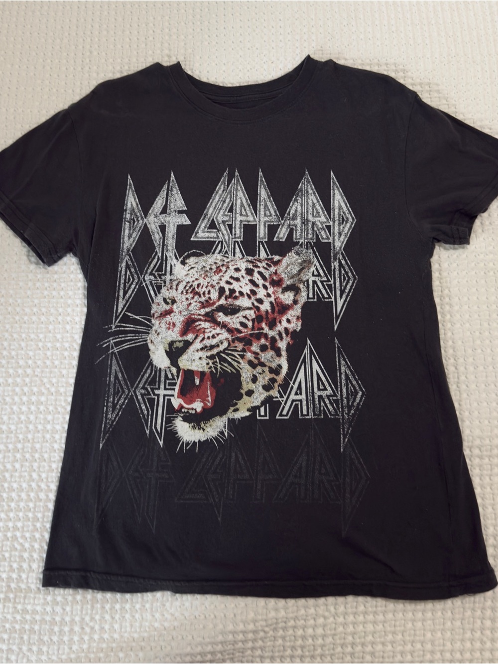 Def Leppard Black Graphic Tee with Leopard Head